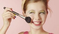 <b>成人化妆品会导致儿童性早熟</b>
